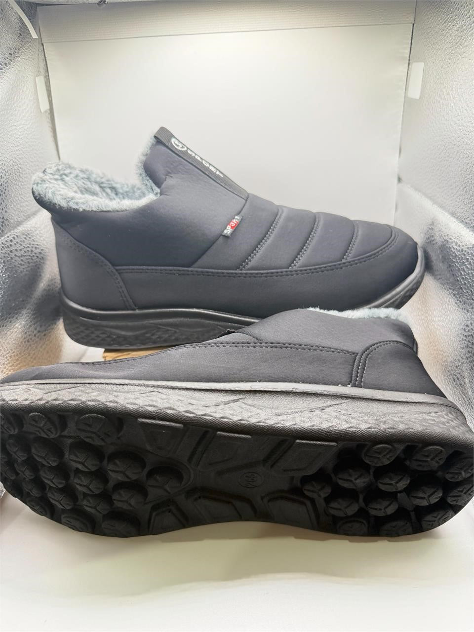 Republic Mercantile fur-lined winter sport boots in size 8.5, featuring durable outdoor footwear with warm, insulated interior.