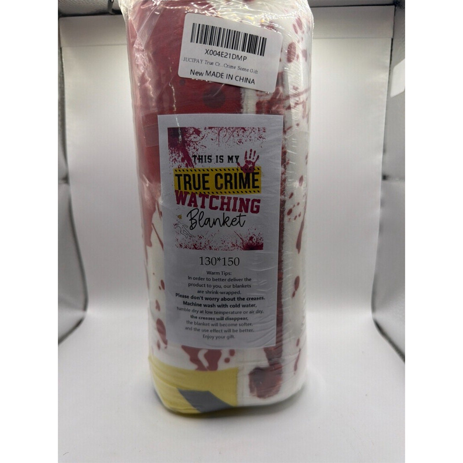 Vuinezo True Crime Blanket featuring a detailed crime scene pattern in soft, cozy fabric for true crime enthusiasts.