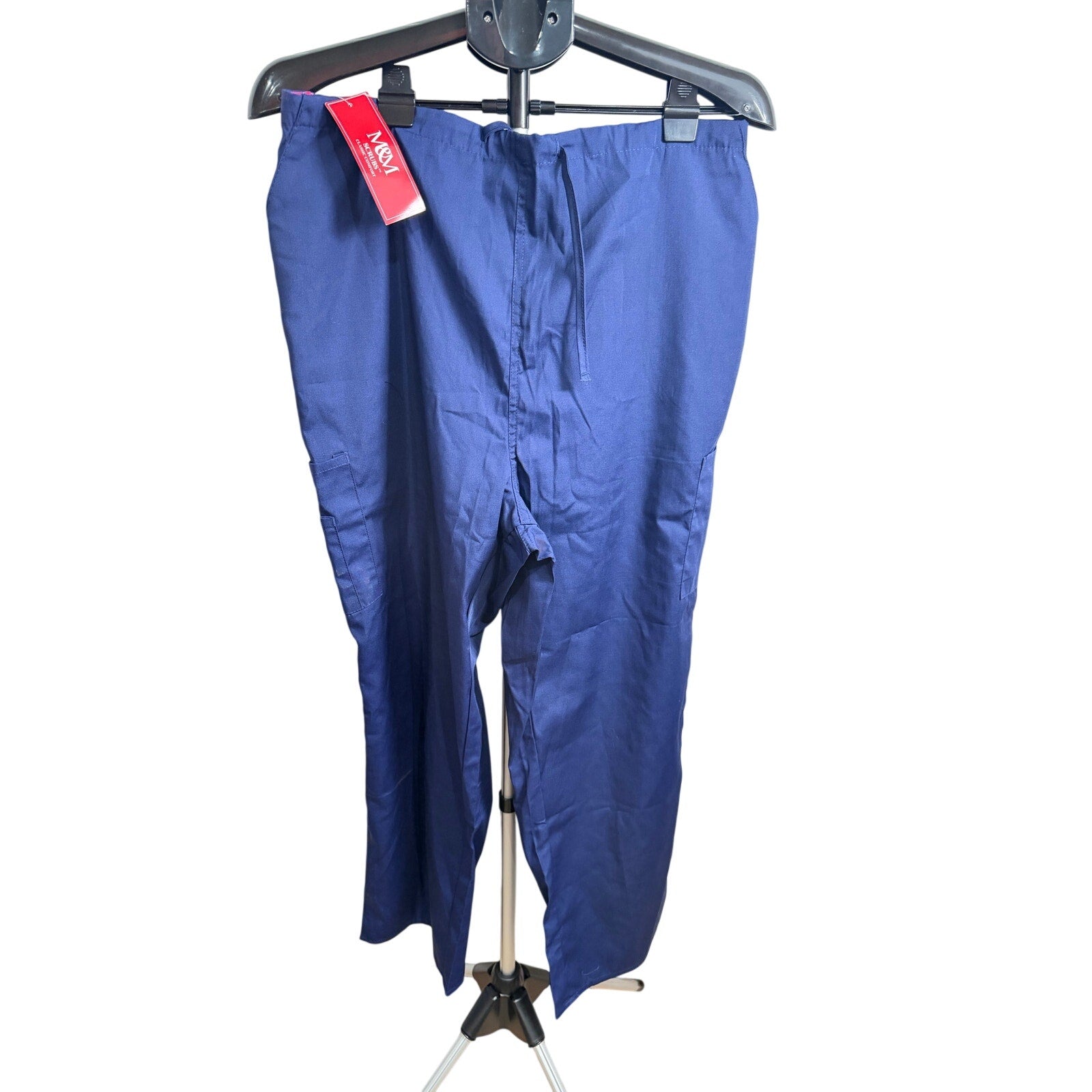 M&M men's scrubs uniform with comfortable fit, pocket top and pants in size L, suitable for healthcare workwear.