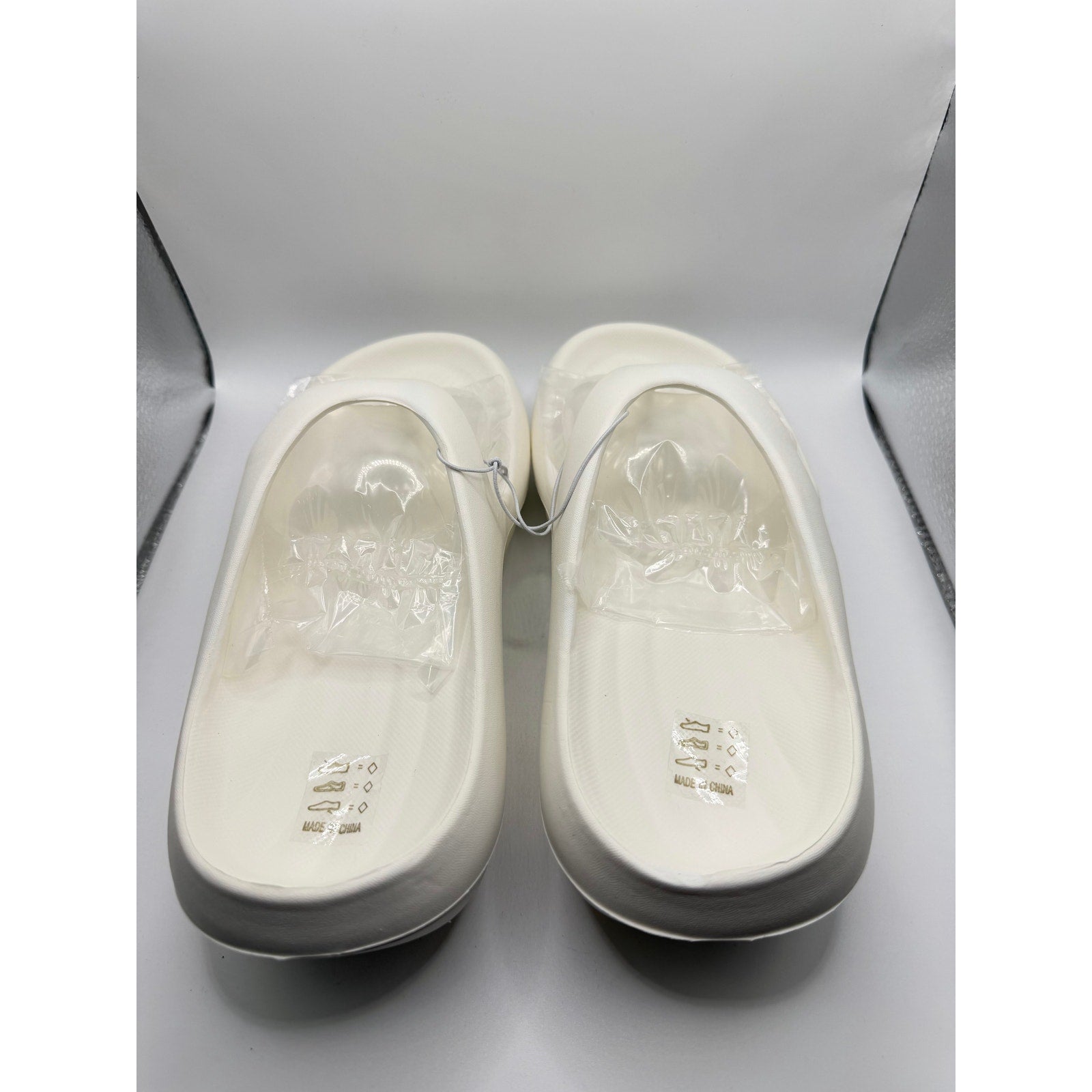 Puziarl white slide comfort shoes for women, size 6-6.5, featuring a simple slip-on design and cushioned sole.