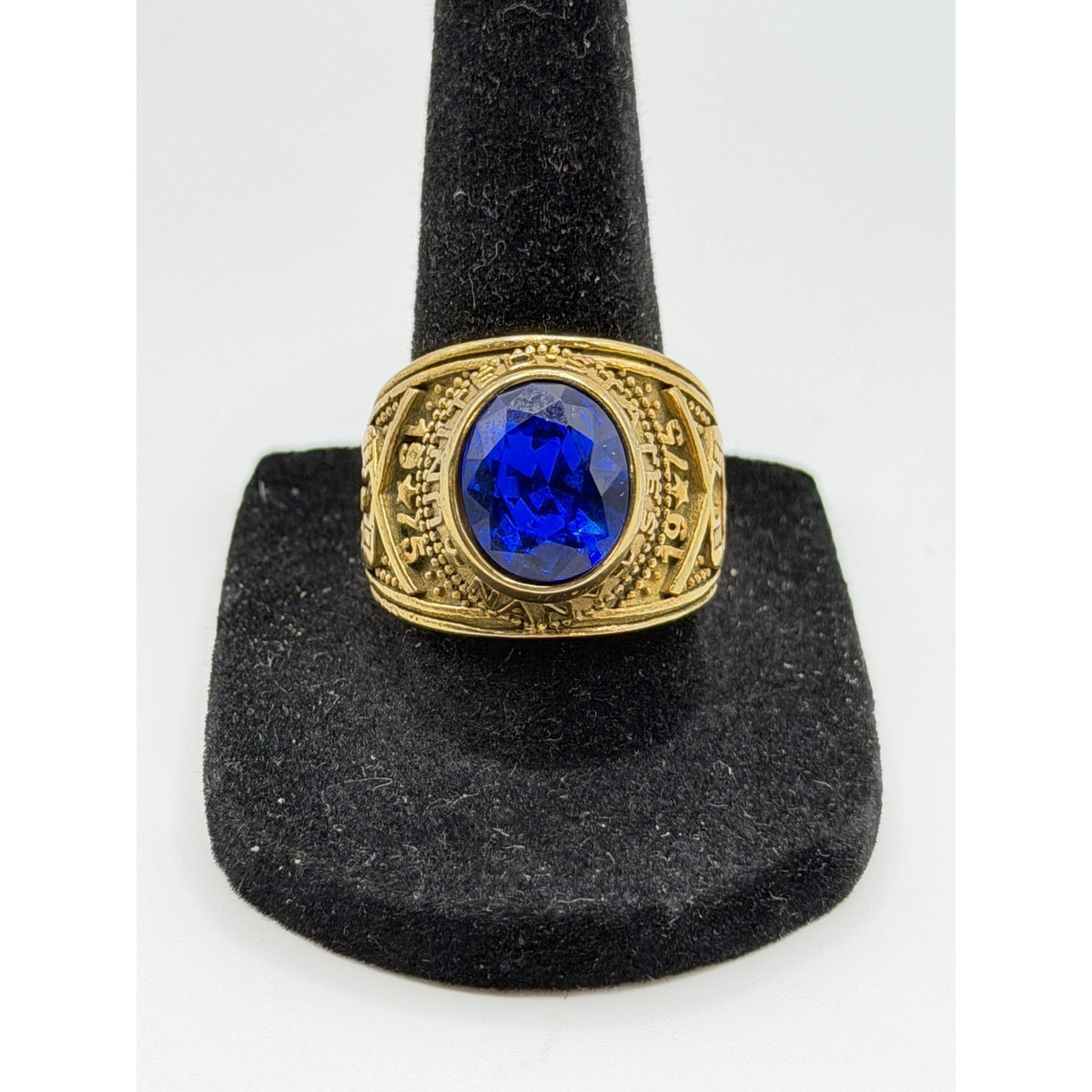 Men's US Navy signet ring in gold and blue with size 9, featuring detailed Navy emblem on a polished band.