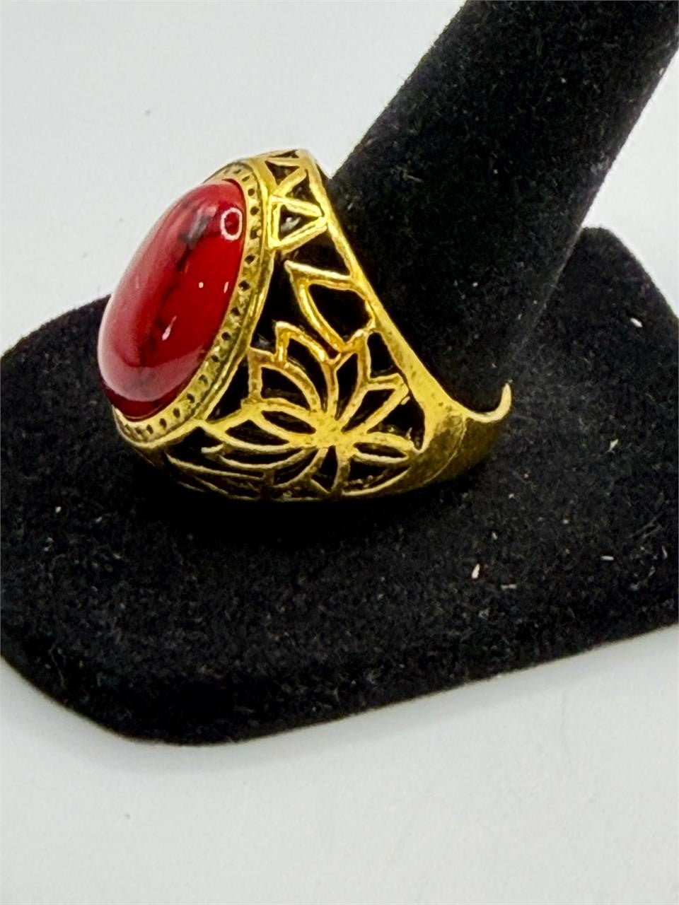 NEW Men's Ring Red Stone Golden Band Size: 10