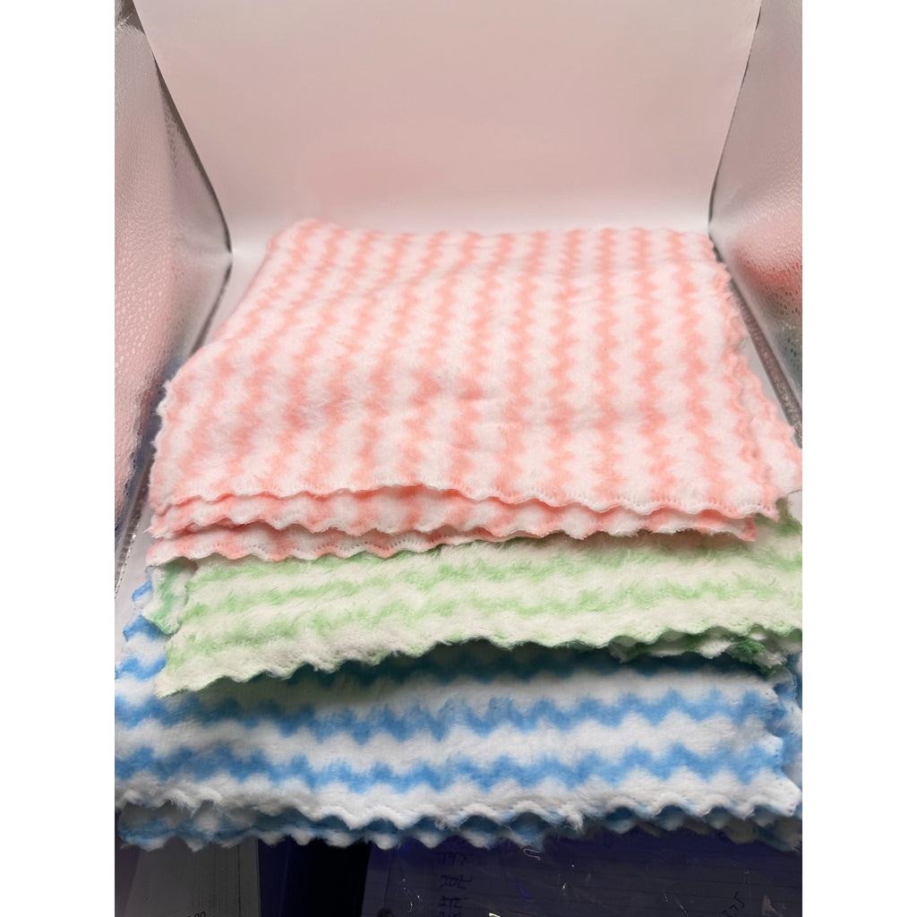 Three packs of Choicy microfiber cleaning cloths, showing a total of 30 soft, absorbent towels for cleaning and dusting.