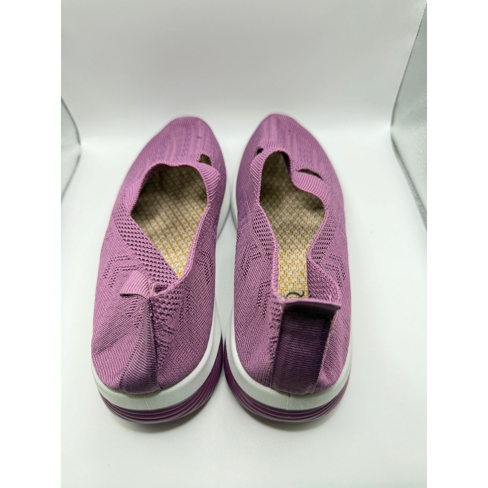 Women's VEPCQ slip-on comfort sneakers in size US 6, featuring a casual design and breathable fabric for everyday wear.