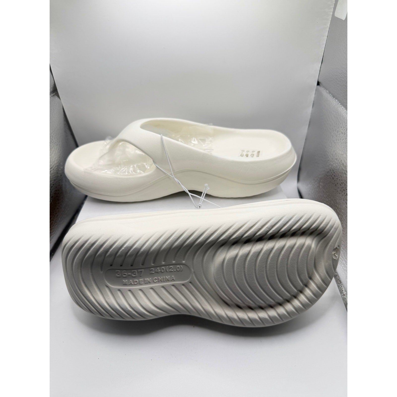 White Puziarl slide comfort shoes for women, size 6-6.5, featuring a sleek design and cushioned sole for all-day wear.