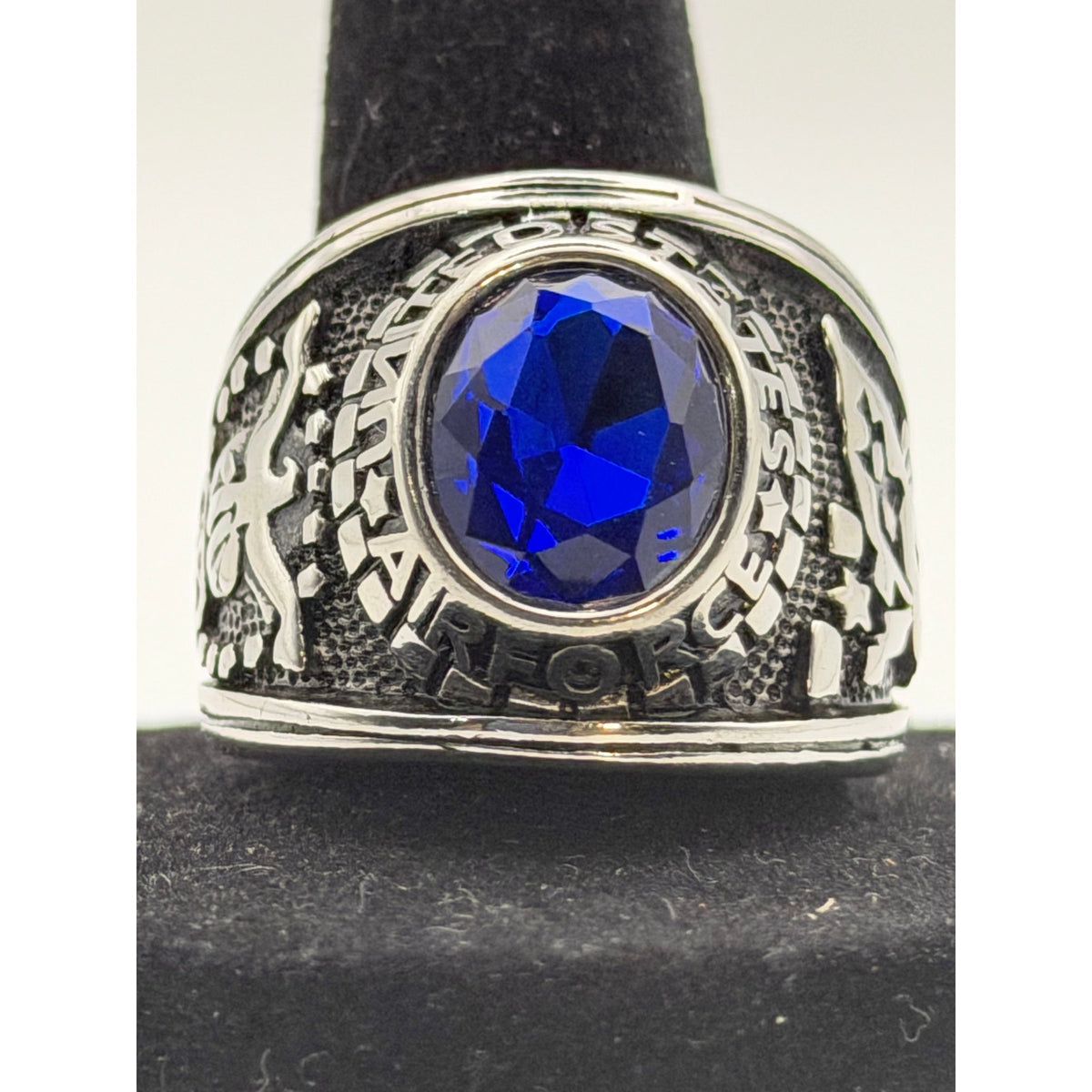 Men's US Air Force signet ring in silver with blue accents, size 10, featuring military emblem on polished metal band.